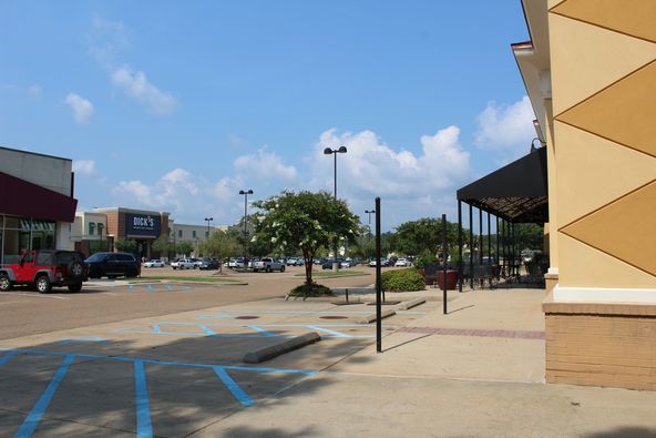 Former Corner Bakery: 108 Market St, Flowood, MS 39232